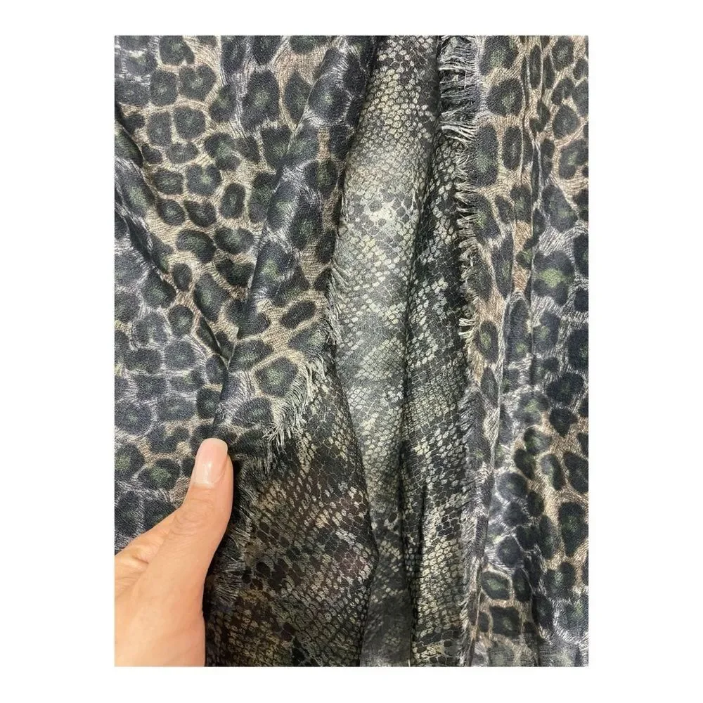 Charlie Paige Reversible Scarf Foulard